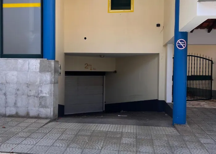 Machico Village Apartment - Private Terrace & Car Park
